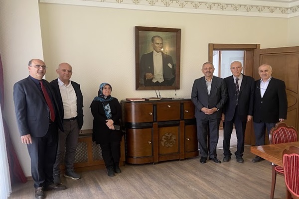 W. Churchill'in Hediyesi Komidin